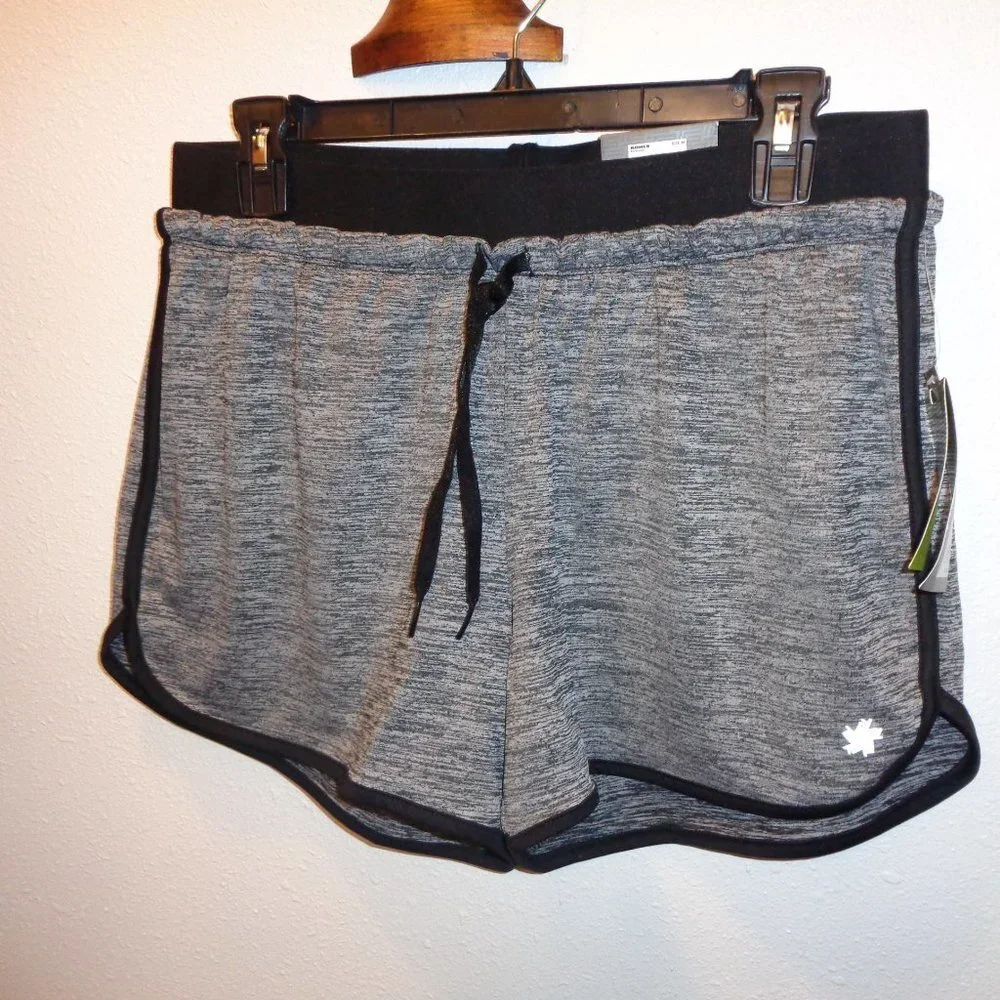 TEK Gear Women's Active Shorts Size Medium NWT  Mid Rise